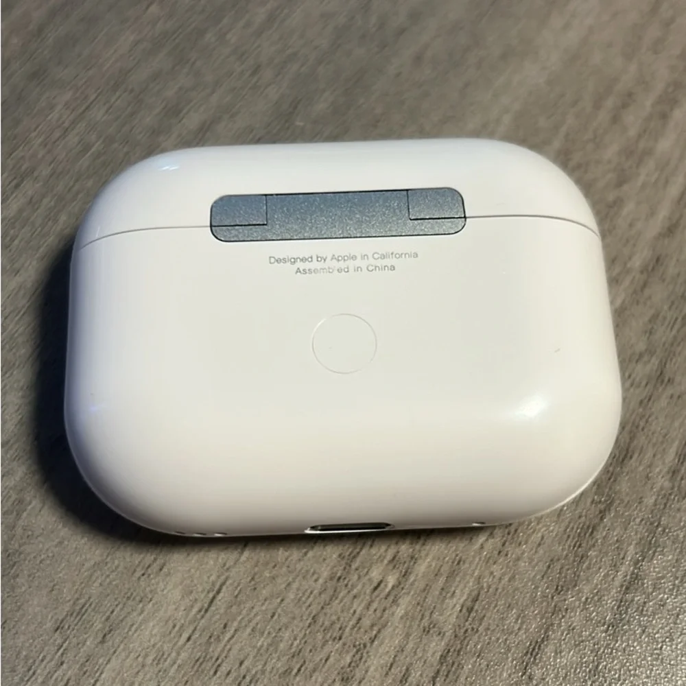 Apple AirPods Pro with MagSafe Charging Case